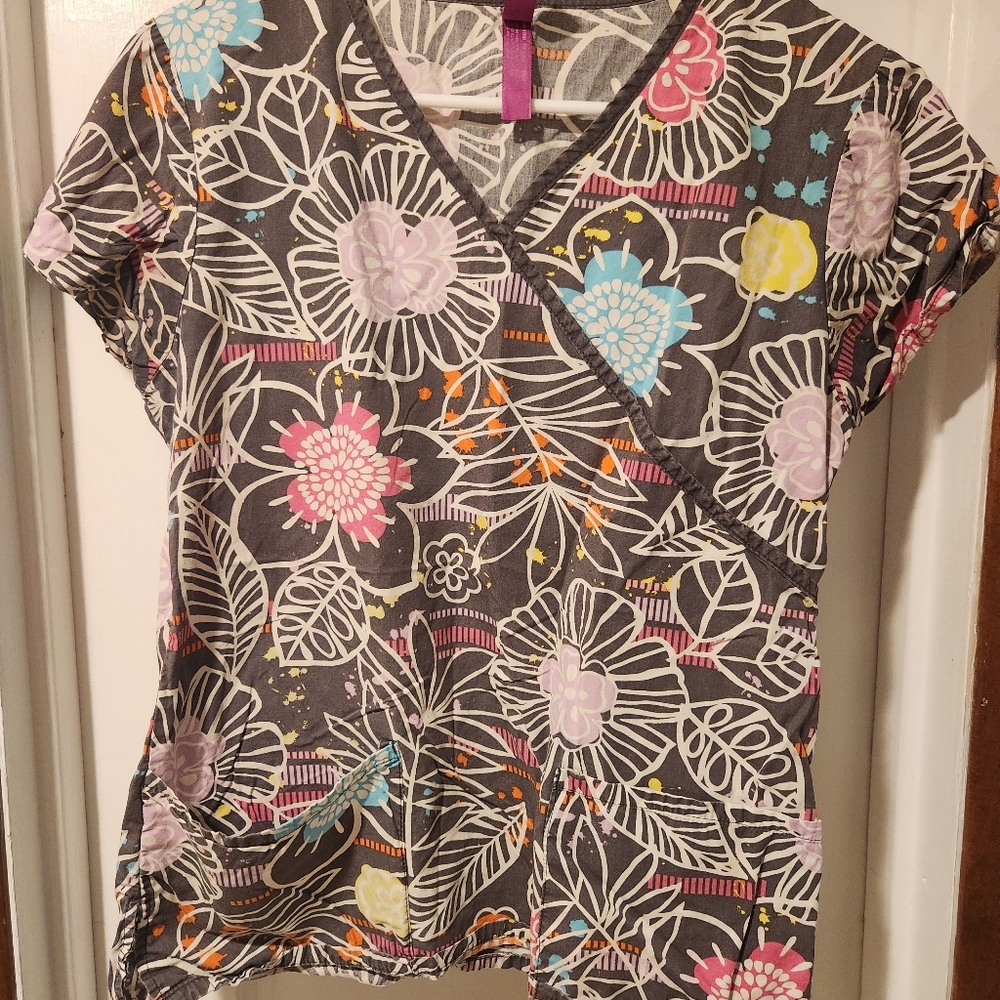 Scrub top
